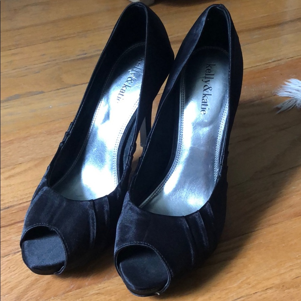 fashionable black 4 inch peep toe heels!